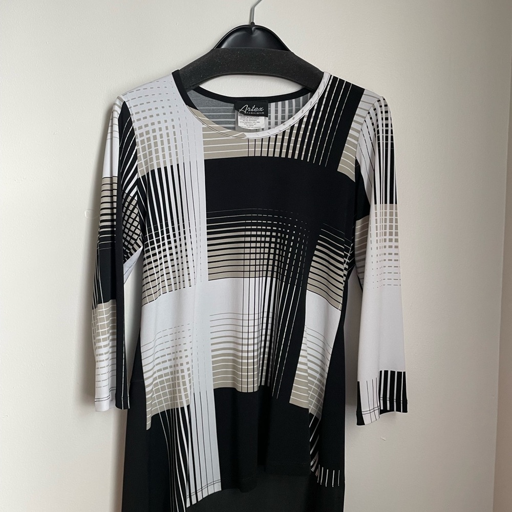 Arden Black and White Geometric Long Sleeve Top